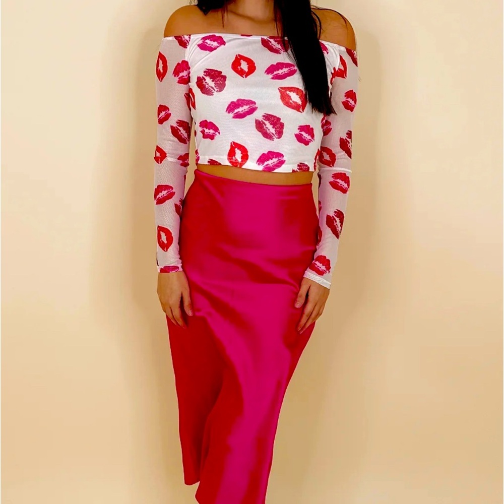 Kisses off the shoulder crop top - Picture 5 of 7